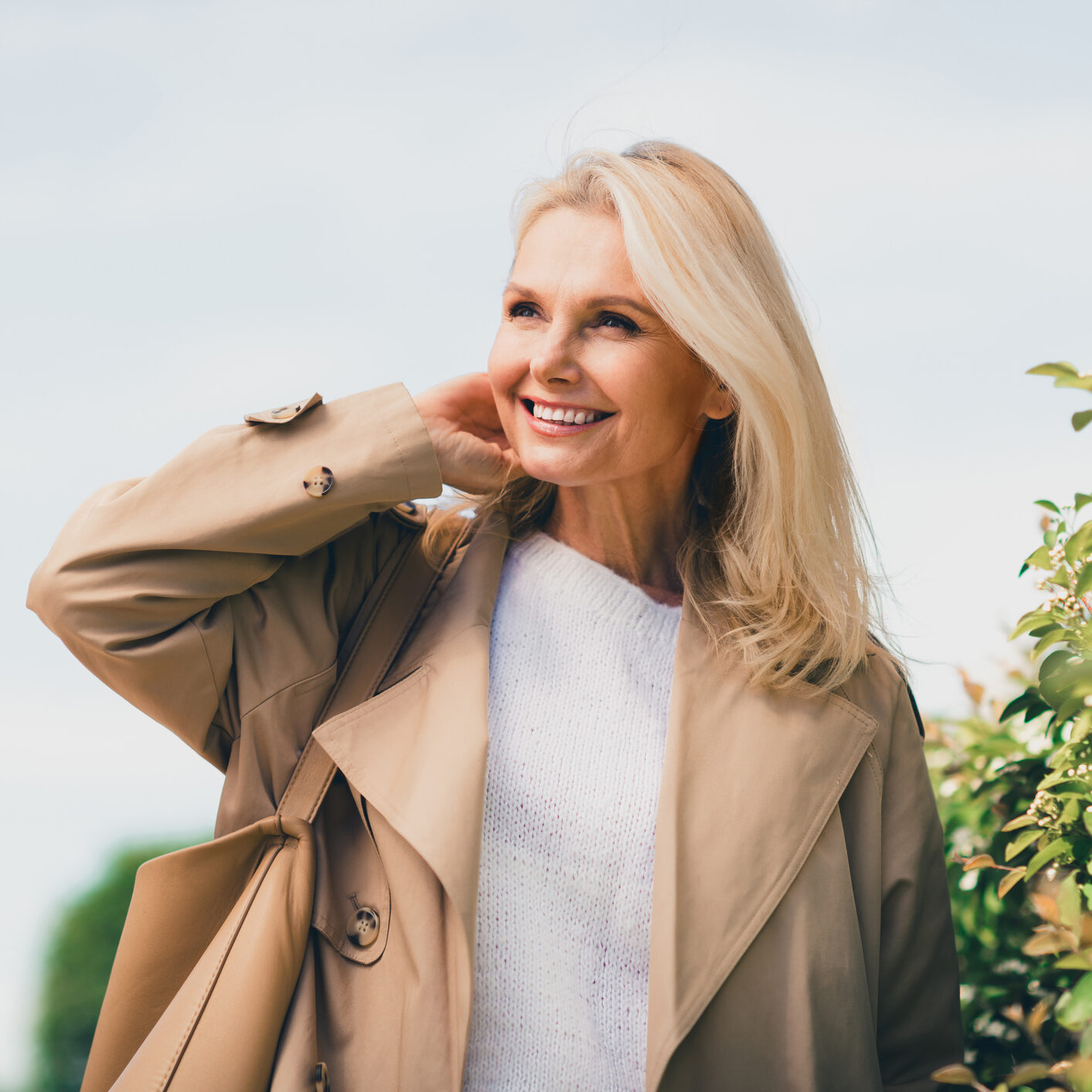 Photo portrait of lovely cute nice woman wearing trendy stylish outfit walking on sunny spring day enjoying weekend.